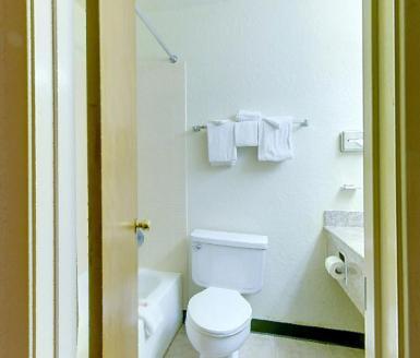 Amerihome Inn & Suites Houston Airport North Room photo