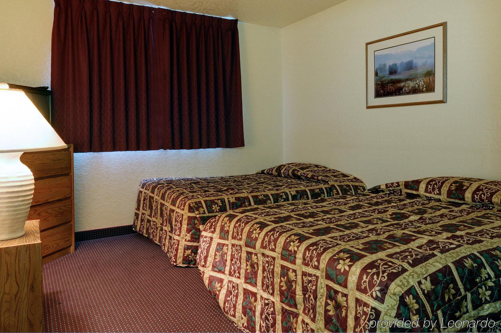 Amerihome Inn & Suites Houston Airport North Room photo